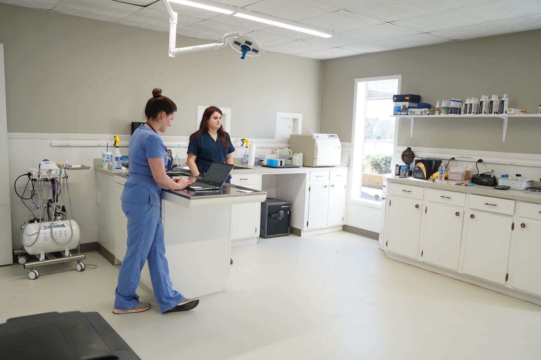 Kilgore Animal Hospital exam and treatment room